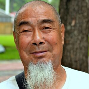 Vieil homme asiatique avec barbe
