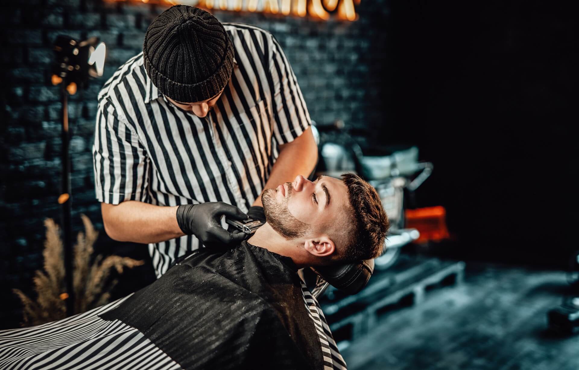 barbershop beard trimmer man