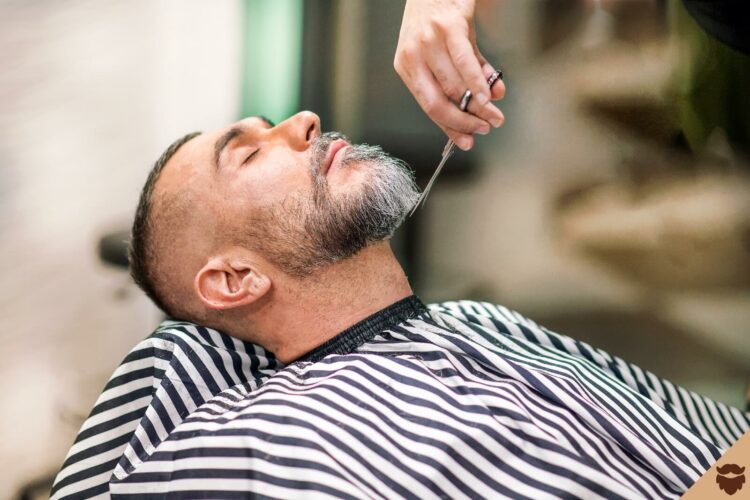 Scissors to cut the beard