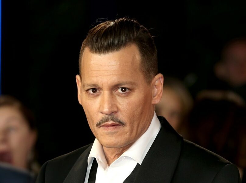 Johnny depp moustache pyramidale fine