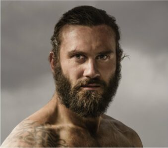 Rollo lothbrok barba de la serie Vikings