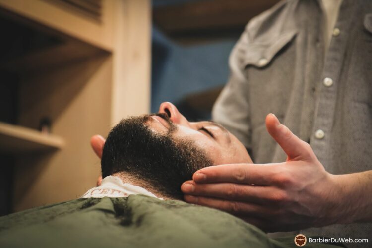 Man makes a beard treatment