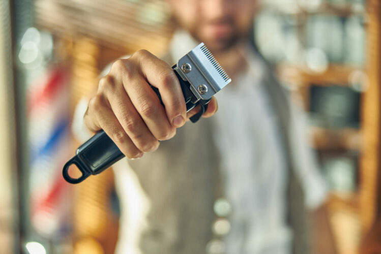 Vacuum beard trimmer (with hair catcher)