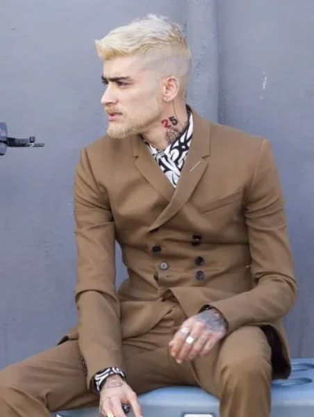 Zayn malik avec ka barbe et les cheveux blonds