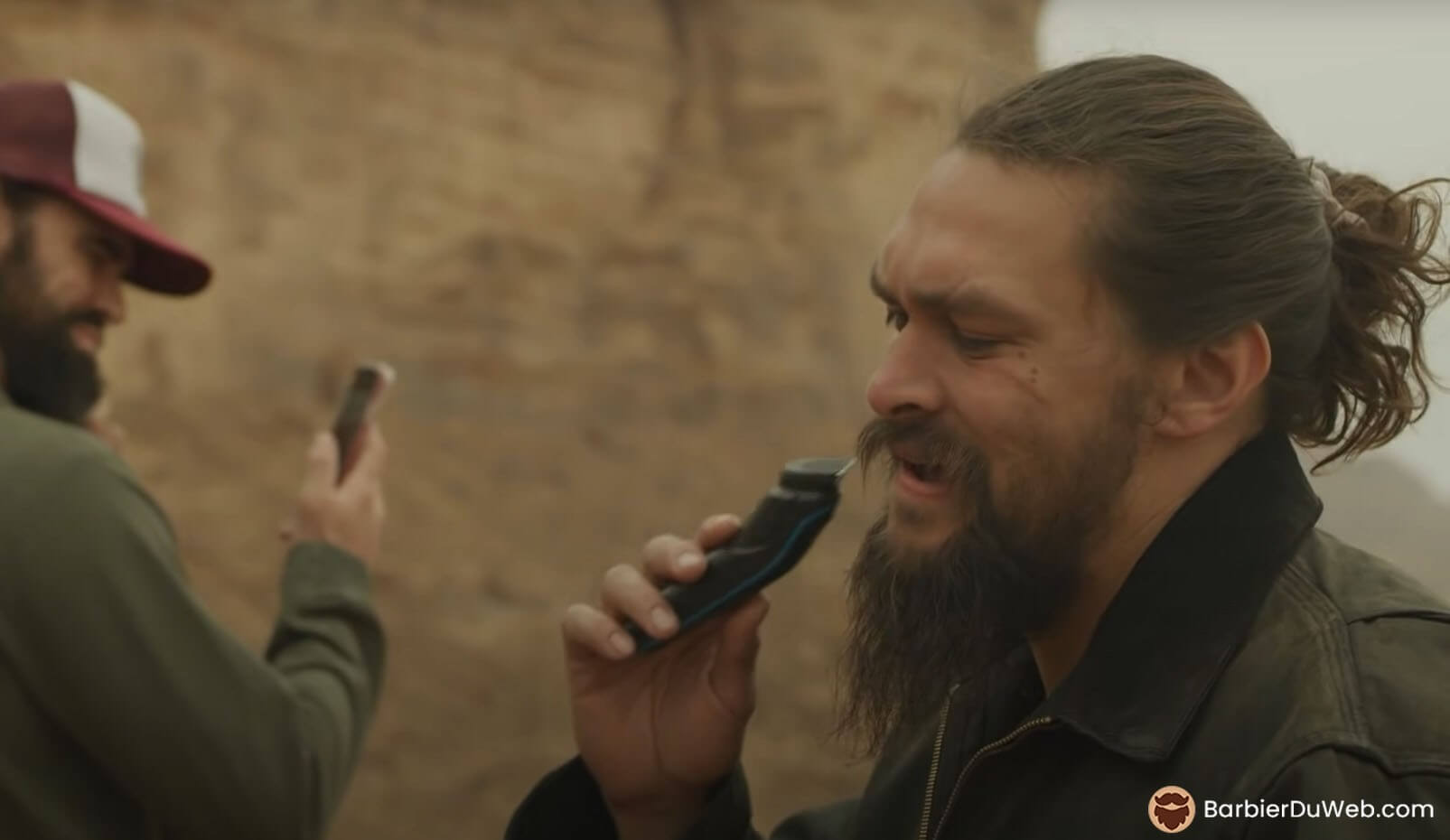 Jason momoa shaves his beard with a clipper 5