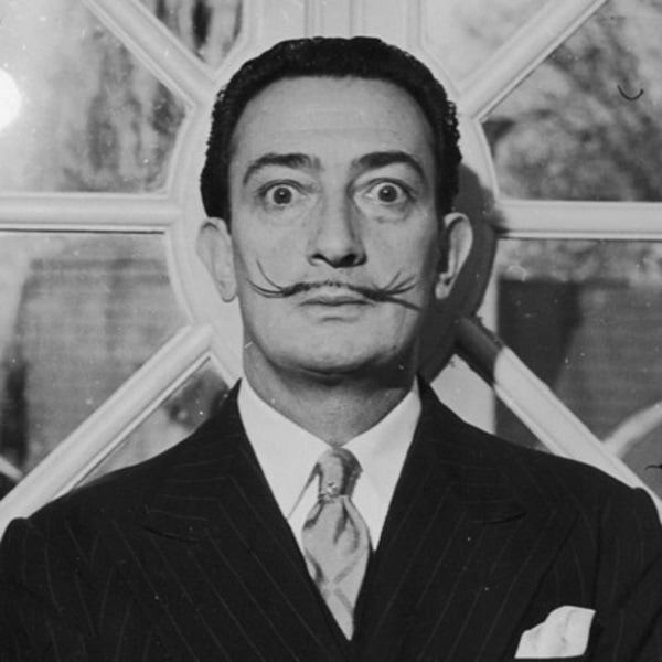 Moustache crayon de salvador dali