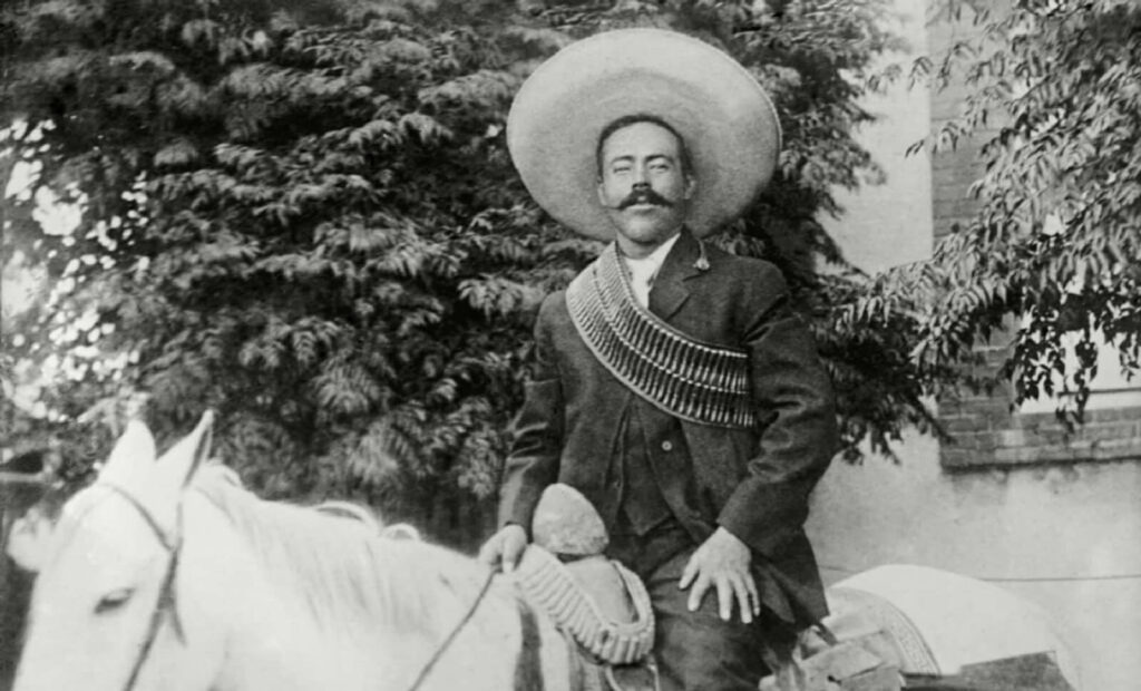 Bigote de pancho villa mexicano