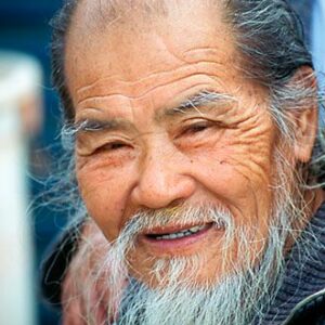 Viejo chino con barba